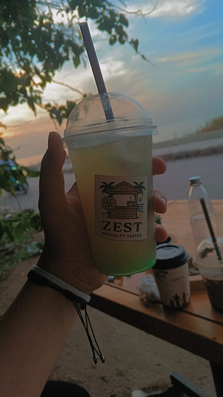ZEST CA'FE — photograph 3