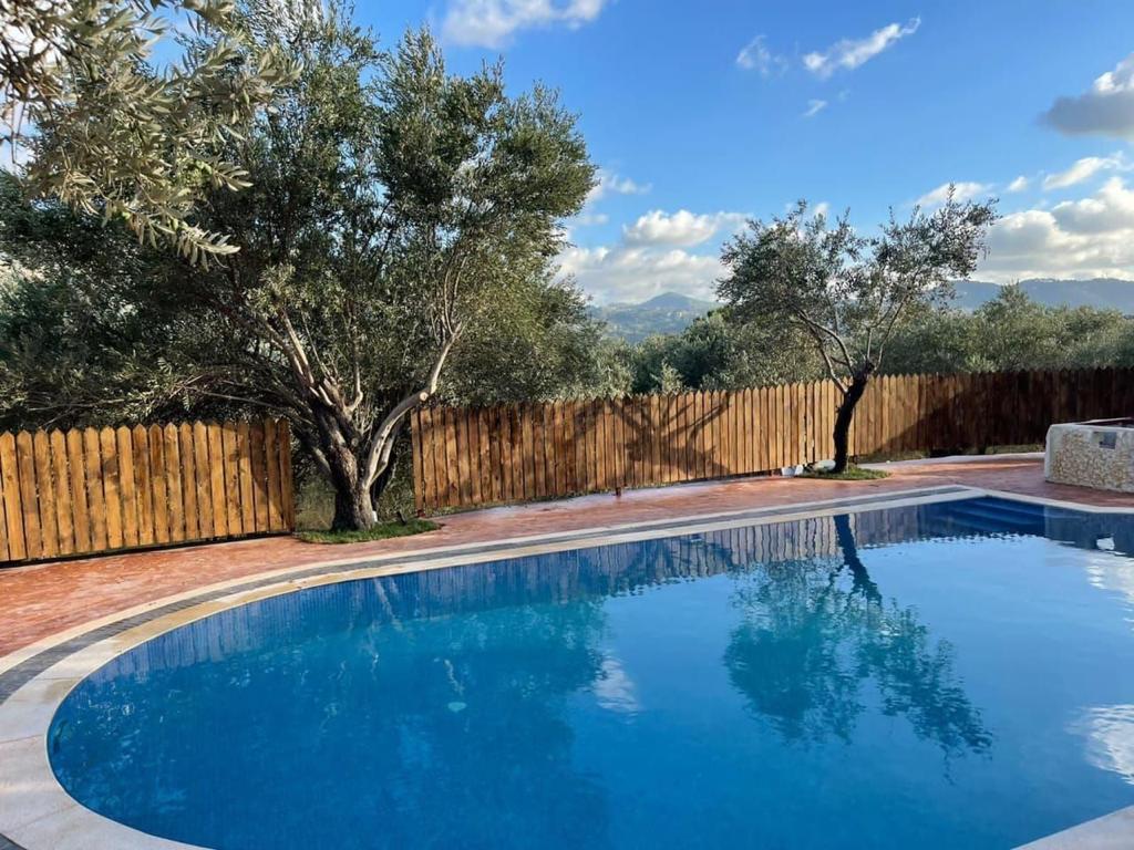 Lamar Private Pools — photograph 4