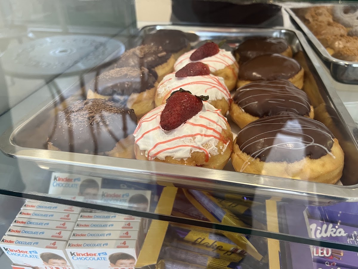 Dundy Donuts — photograph 3