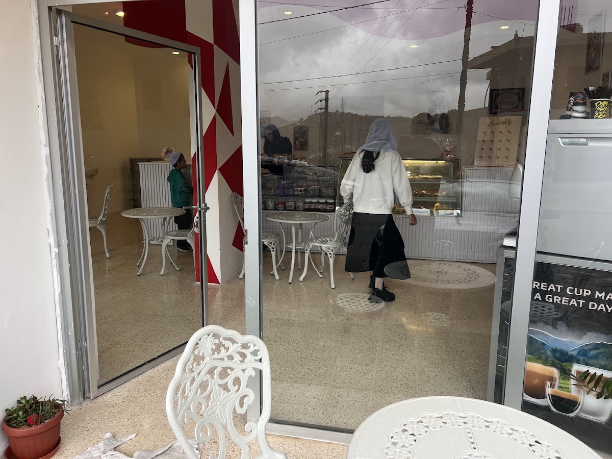 Dundy Donuts — photograph 4