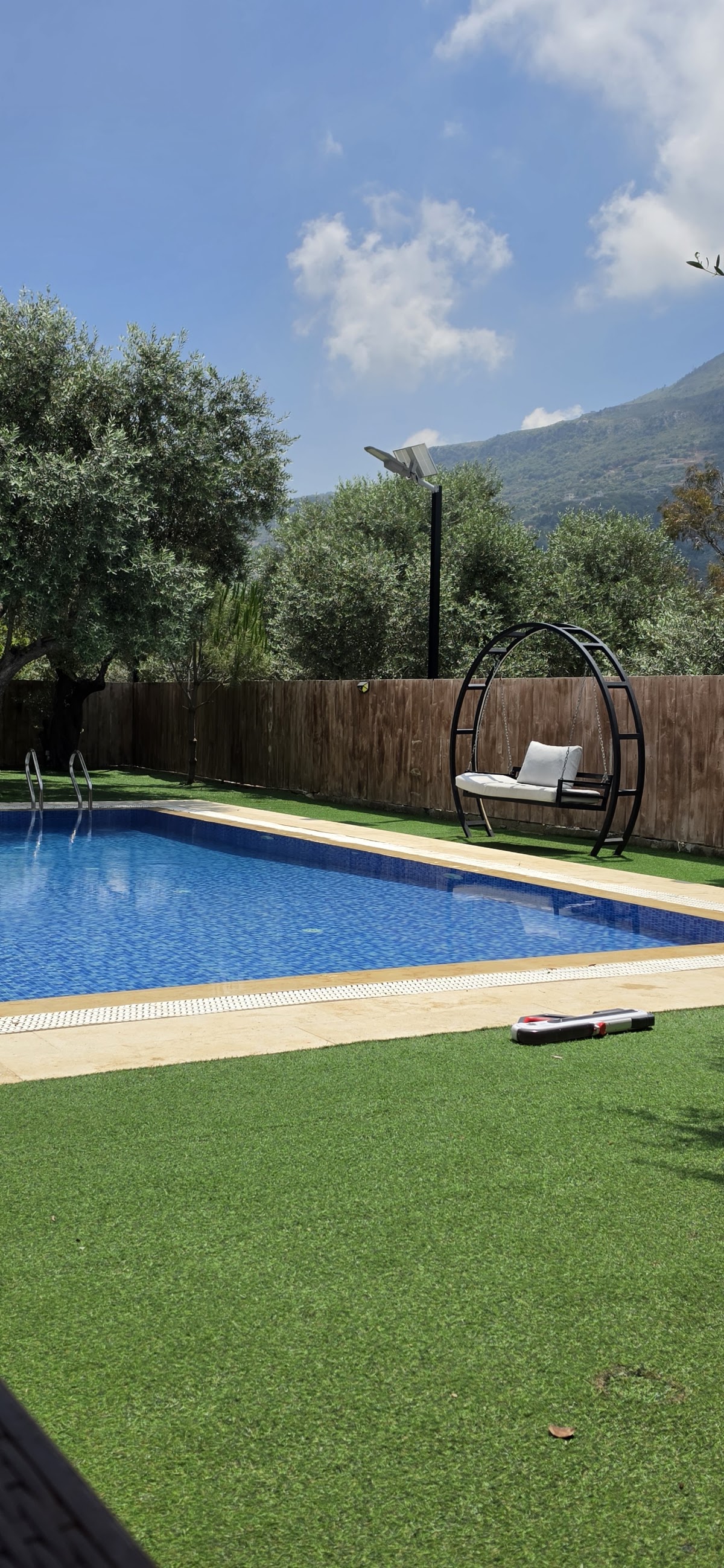 Roots Chalet and Private Pool — photograph 3