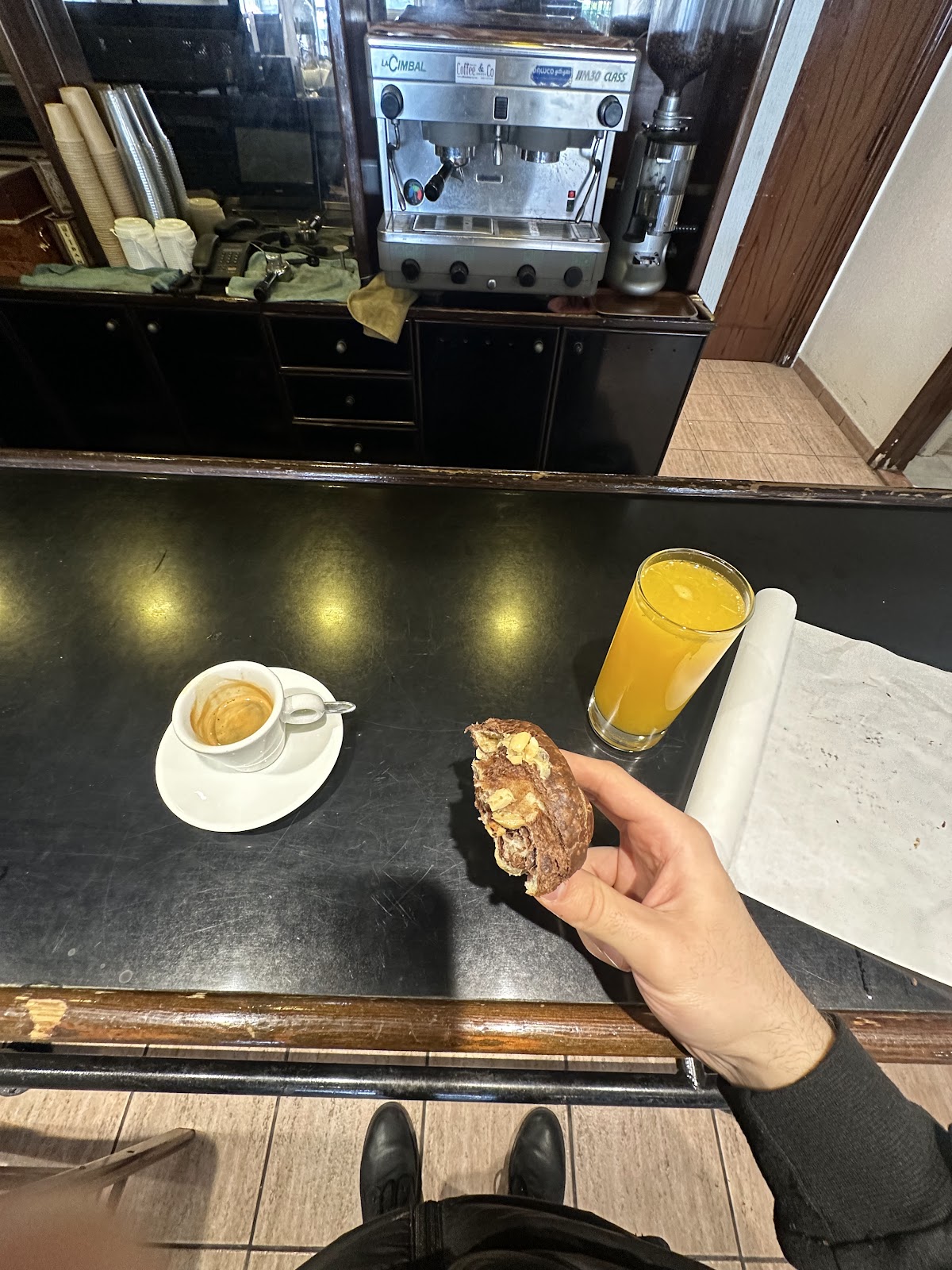 Manuella Cafe — photograph 3