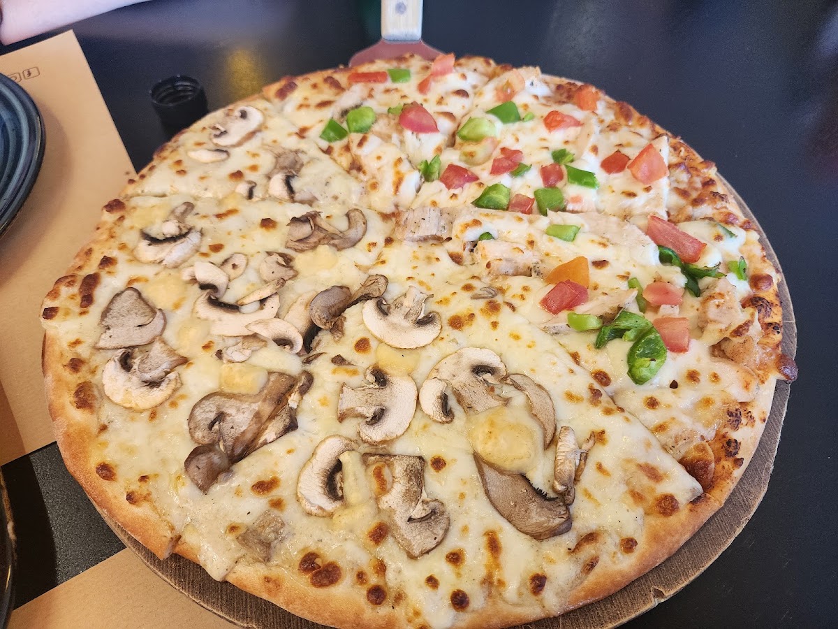 Montana's pizza — photograph 3