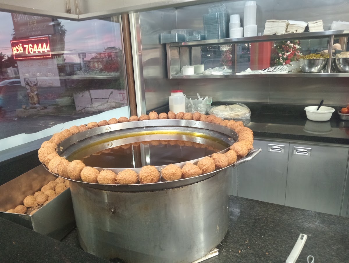 Falafel Joseph Zeinoun — photograph 3