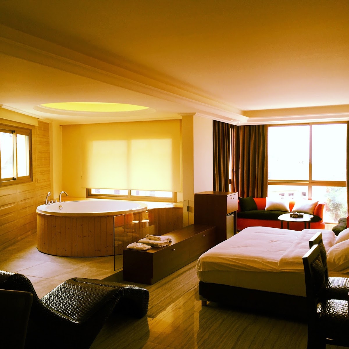 Aphrodite Hotel — photograph 2
