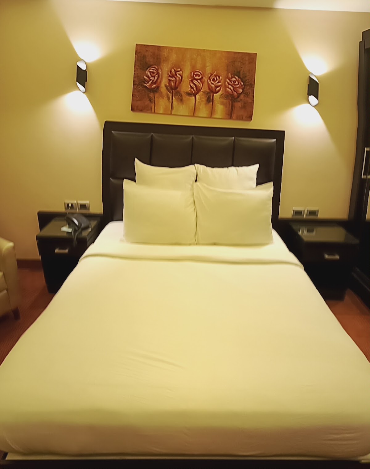 Romance Hotel — photograph 2
