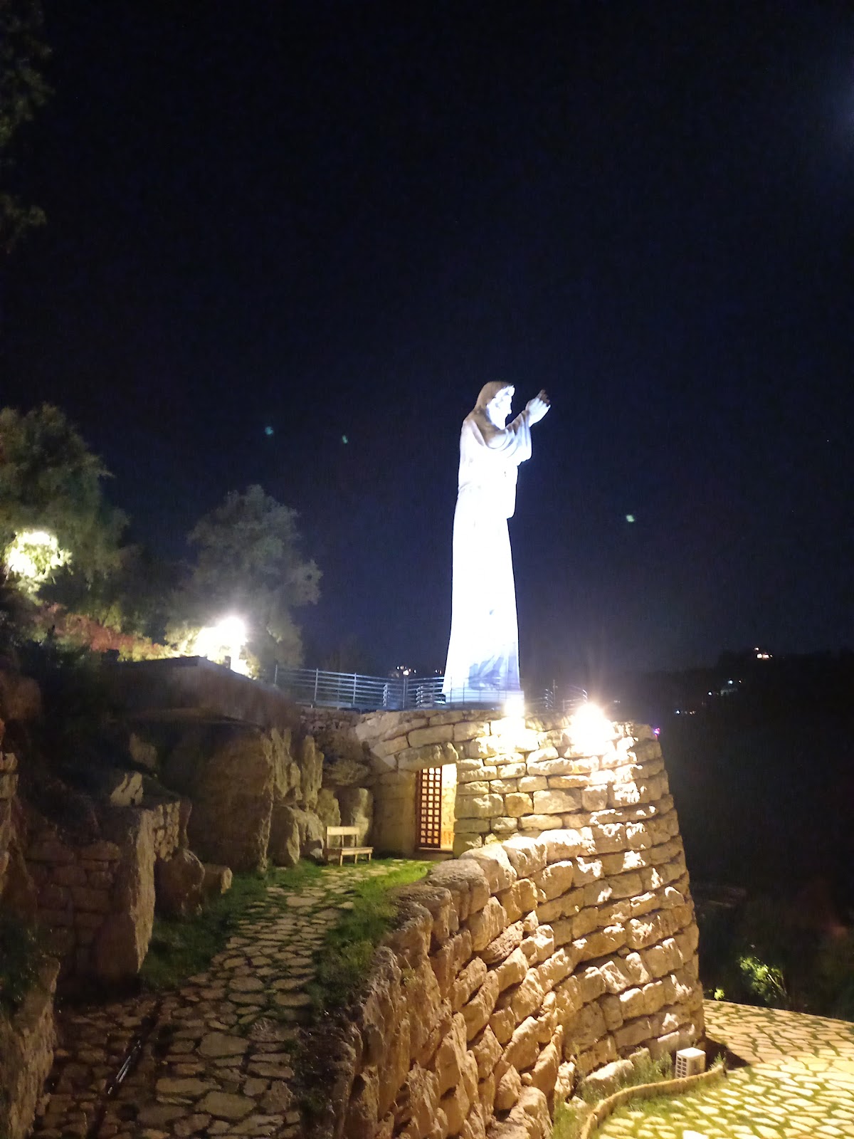Jesus Statue — photograph 2