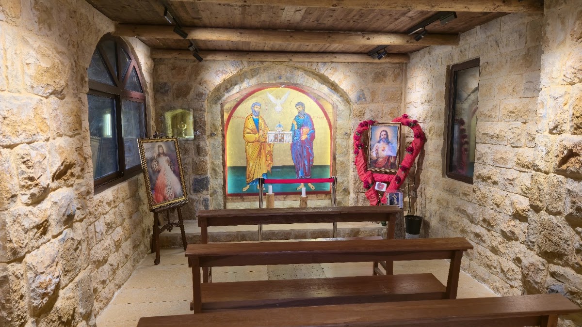 Jesus Statue — photograph 3