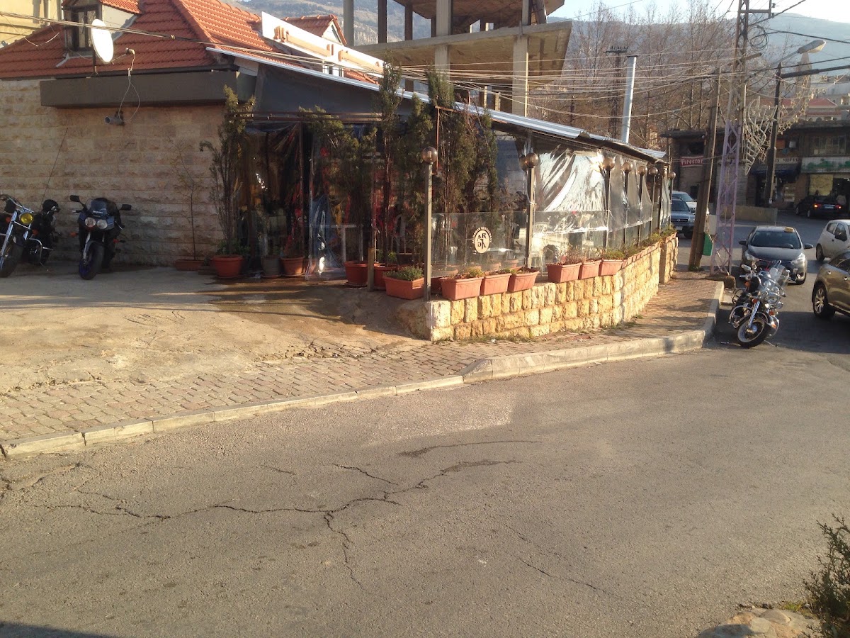 Adonis Restaurant ,Hammana — photograph 3