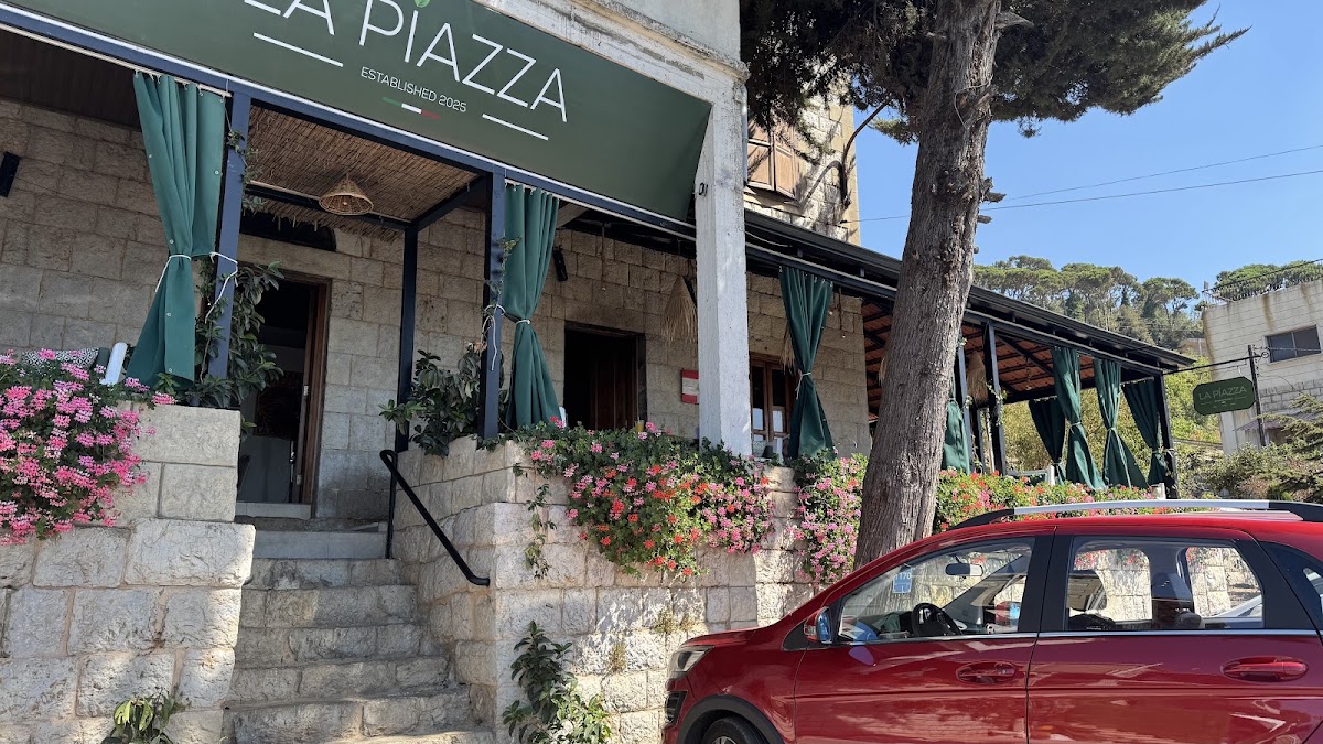 La Piazza 961