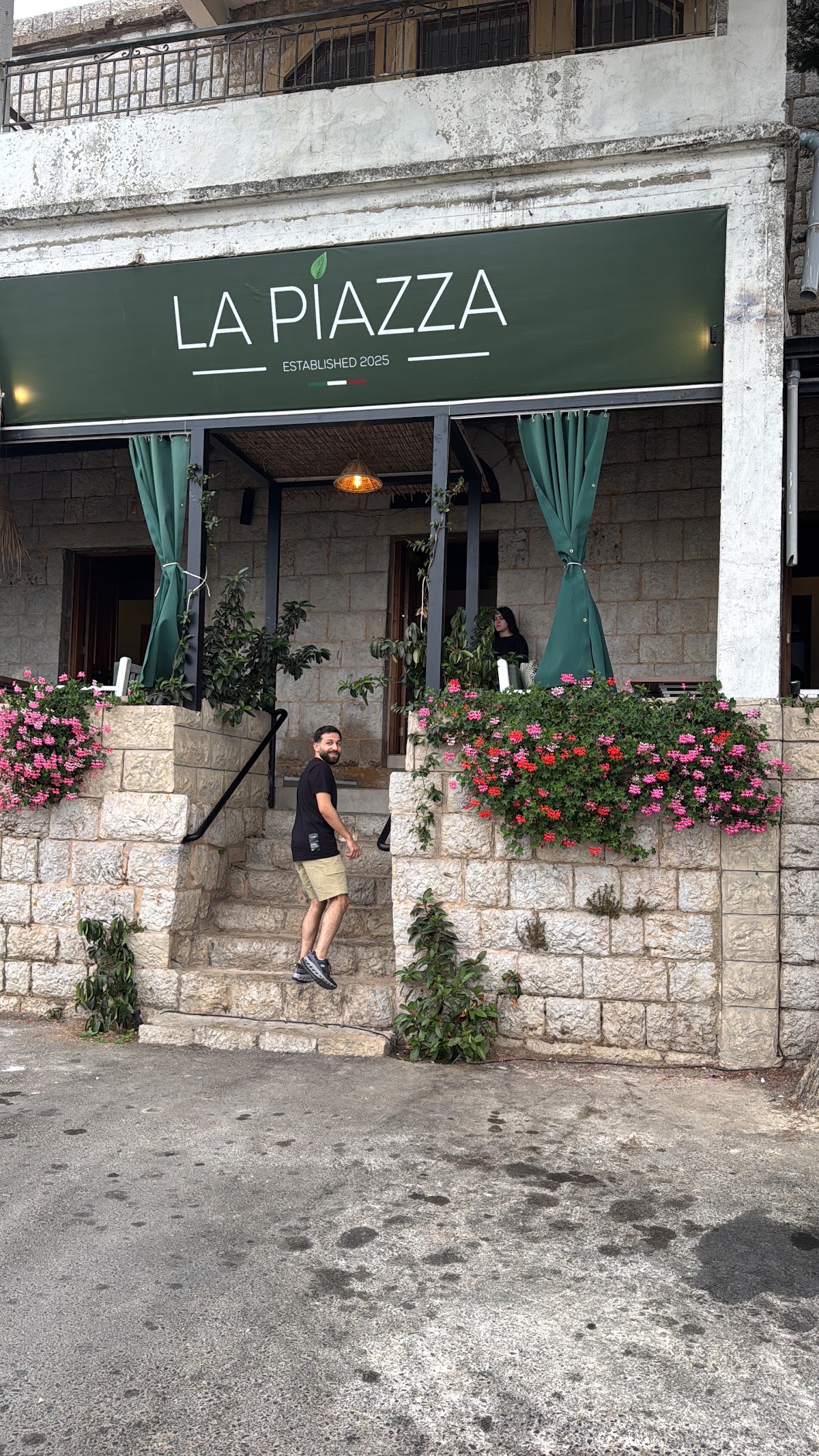 La Piazza 961 — photograph 4