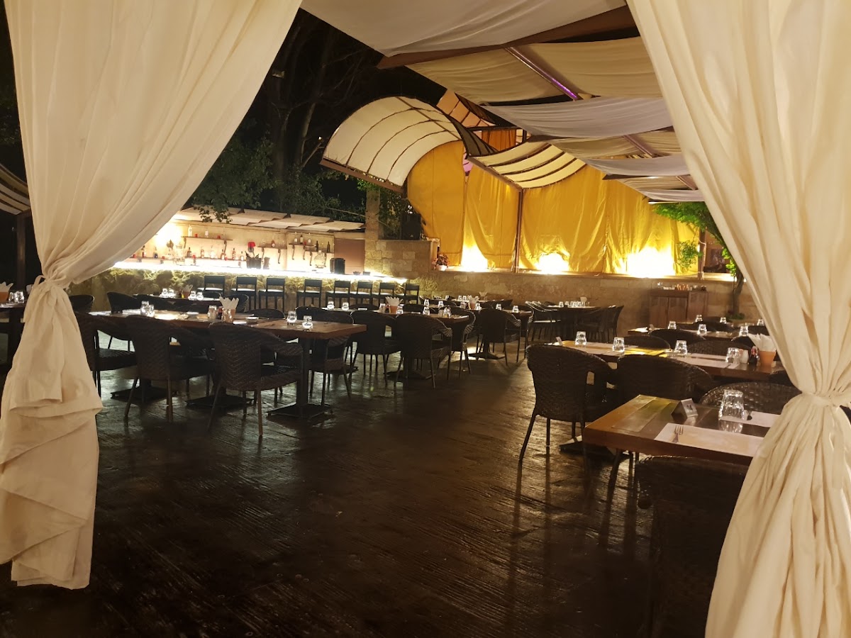 Kan Zaman Restaurant — photograph 3