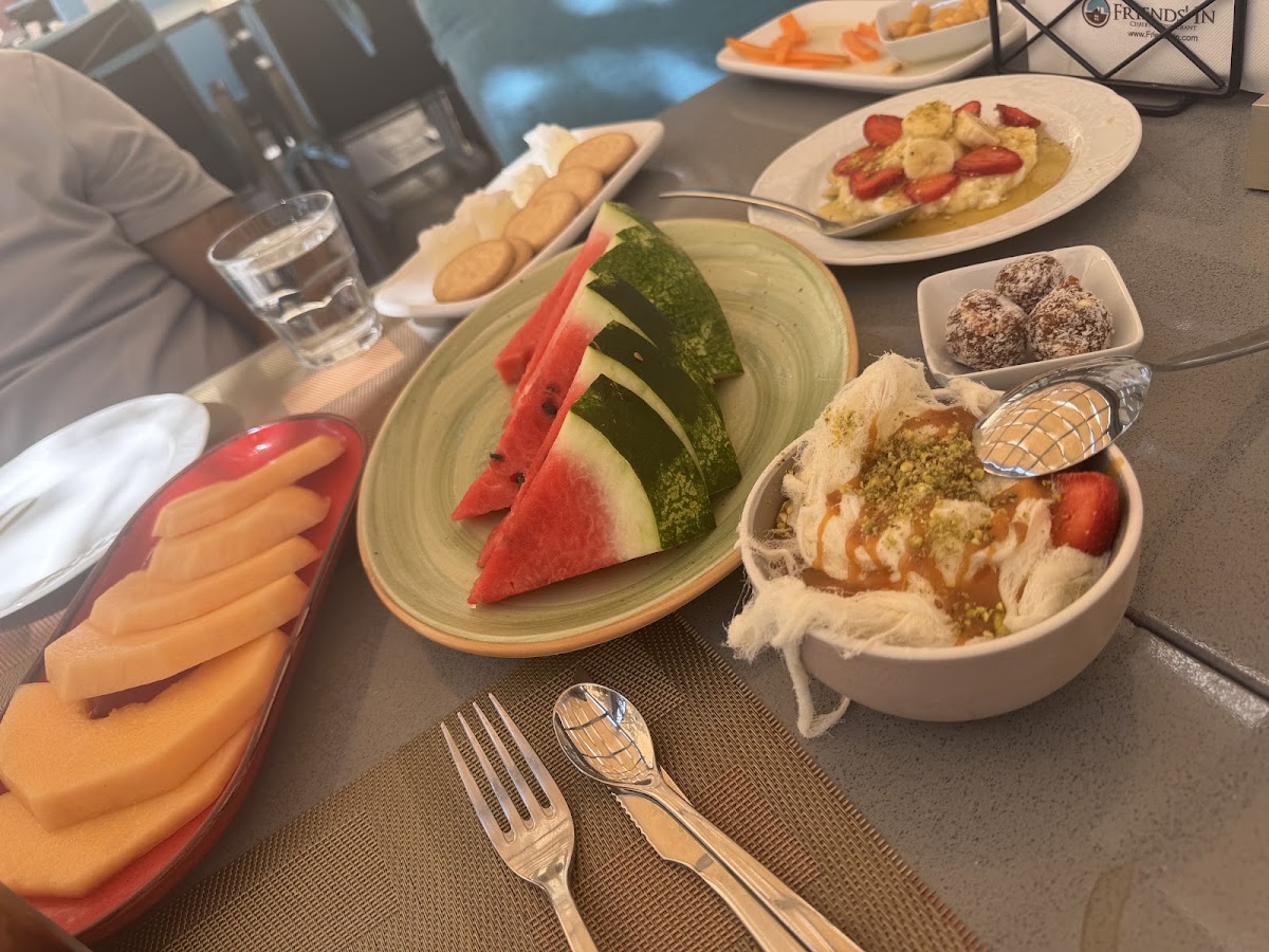 Friends' In Chalet & Restaurant Kfardebian — photograph 3