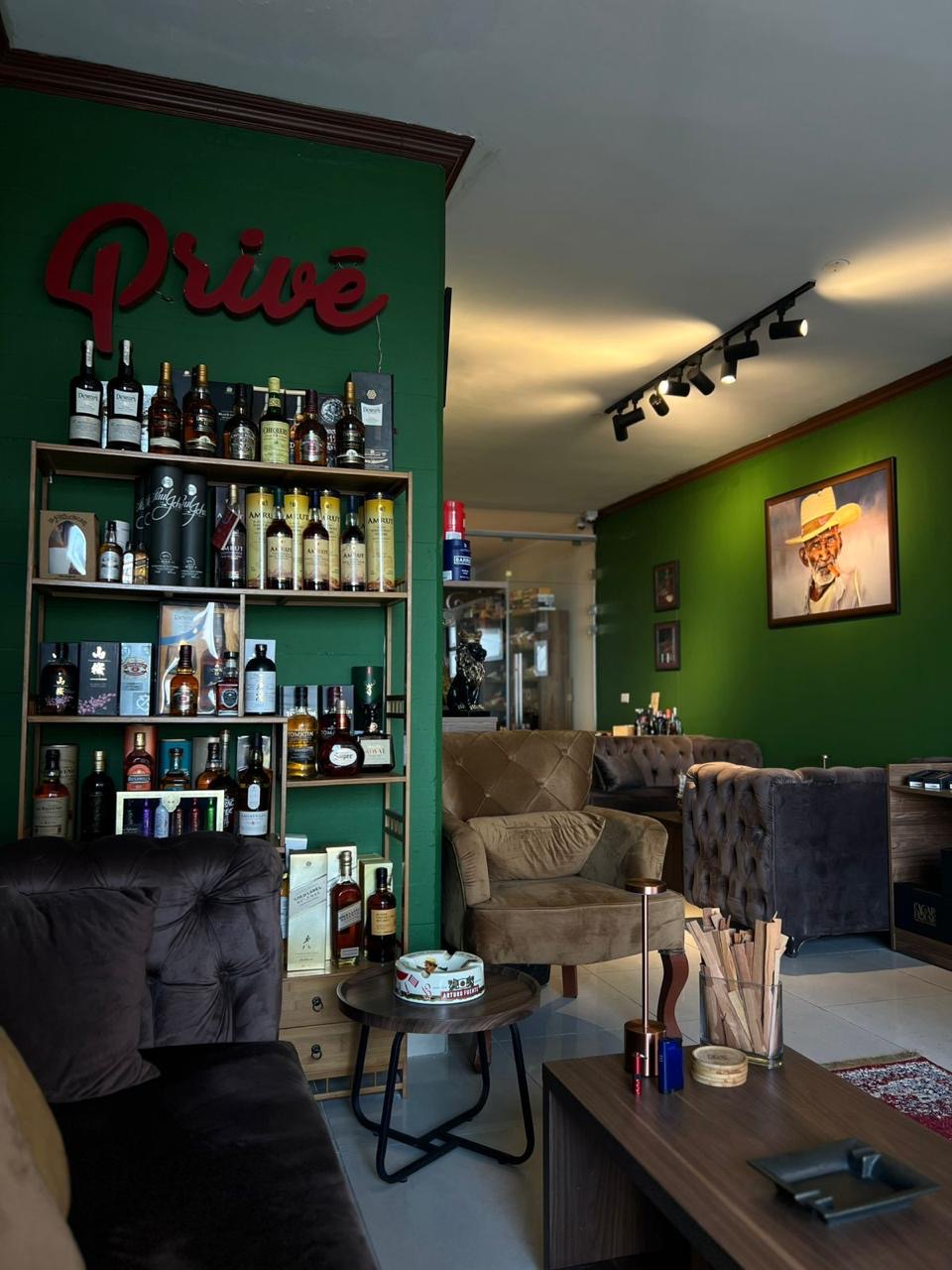 Cigar House — photograph 6
