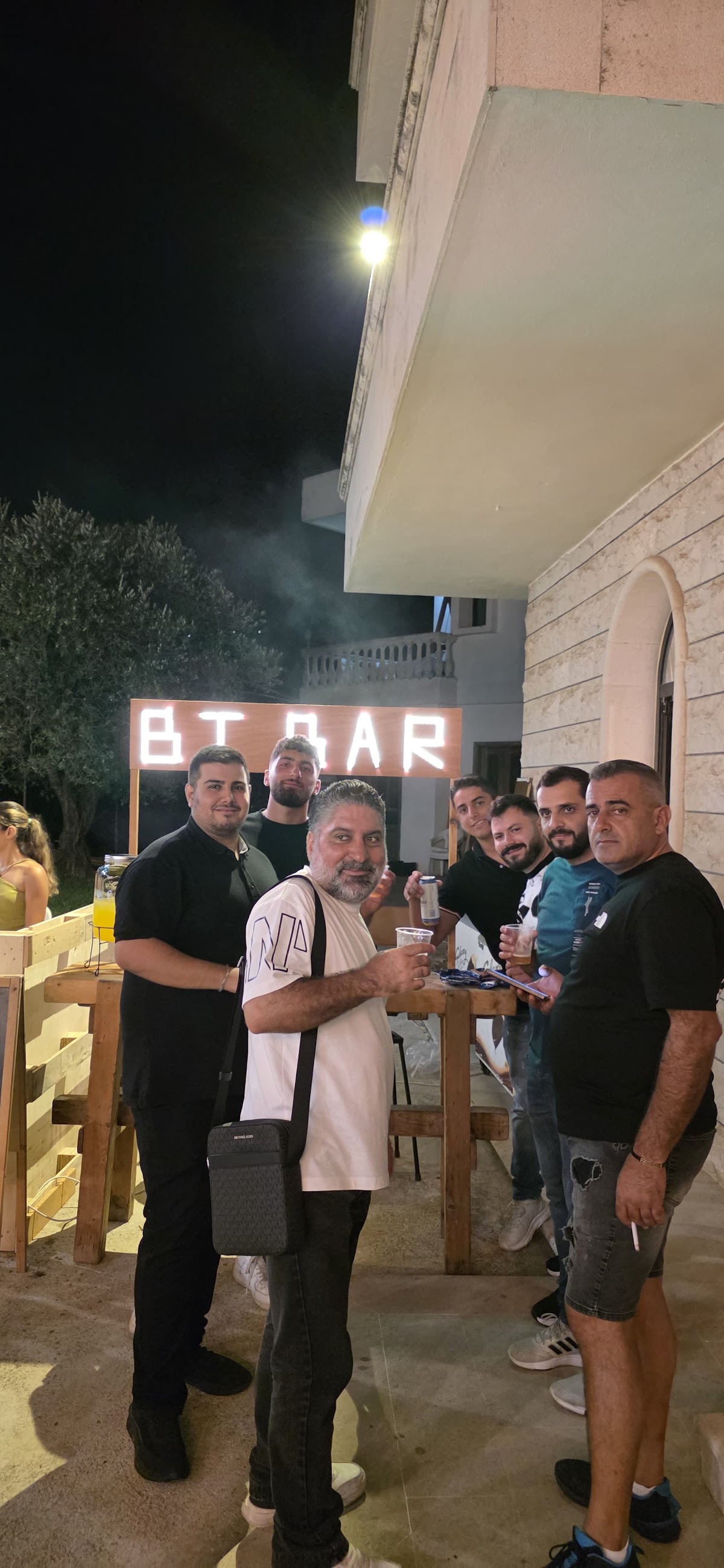 BT BAR — photograph 4