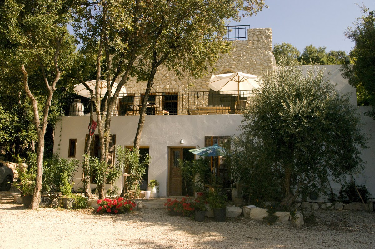 Beit al Batroun — photograph 6