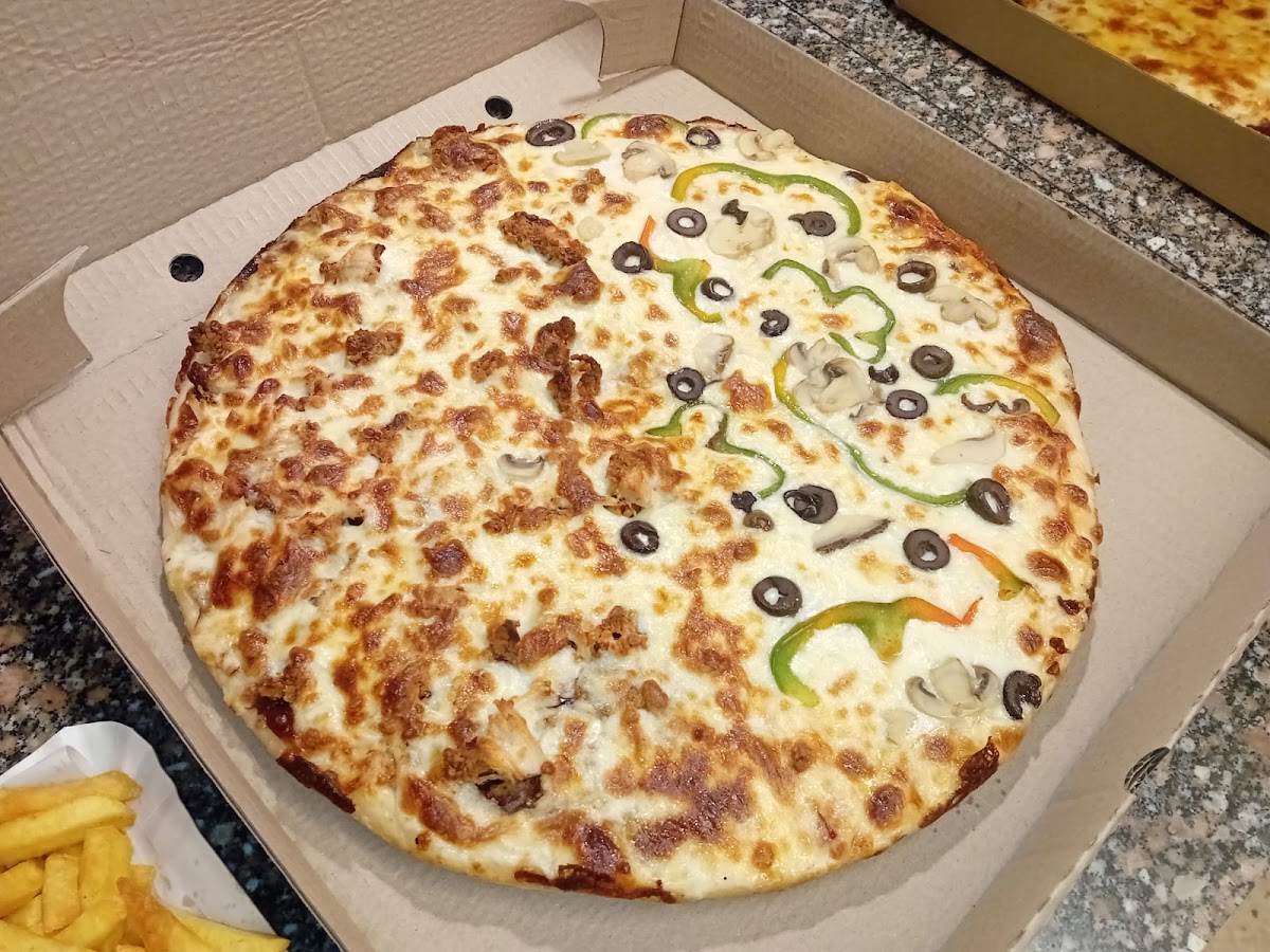 Johnn's Pizza — photograph 5