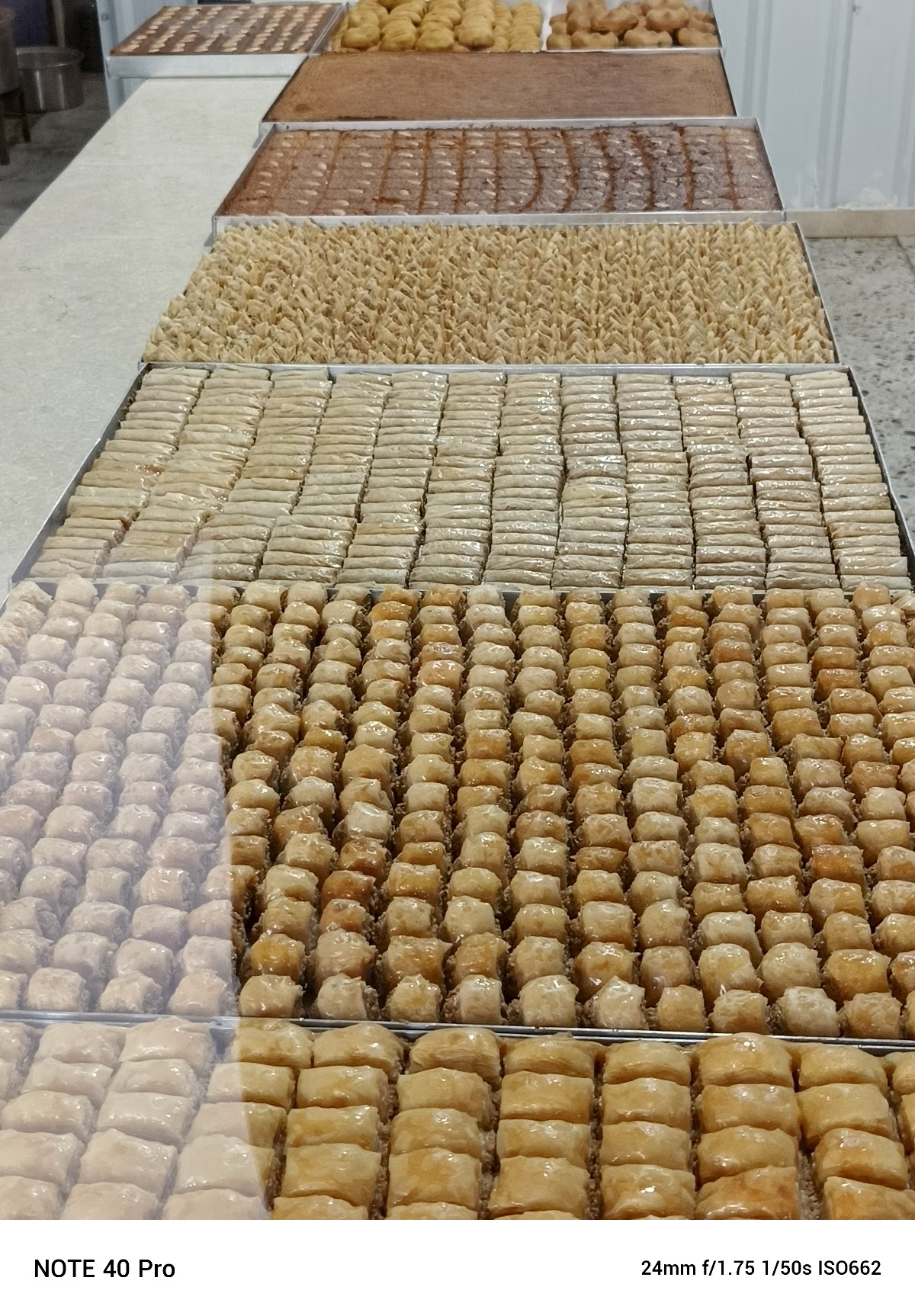 Halawiyat w Patisserie Haidar — photograph 2