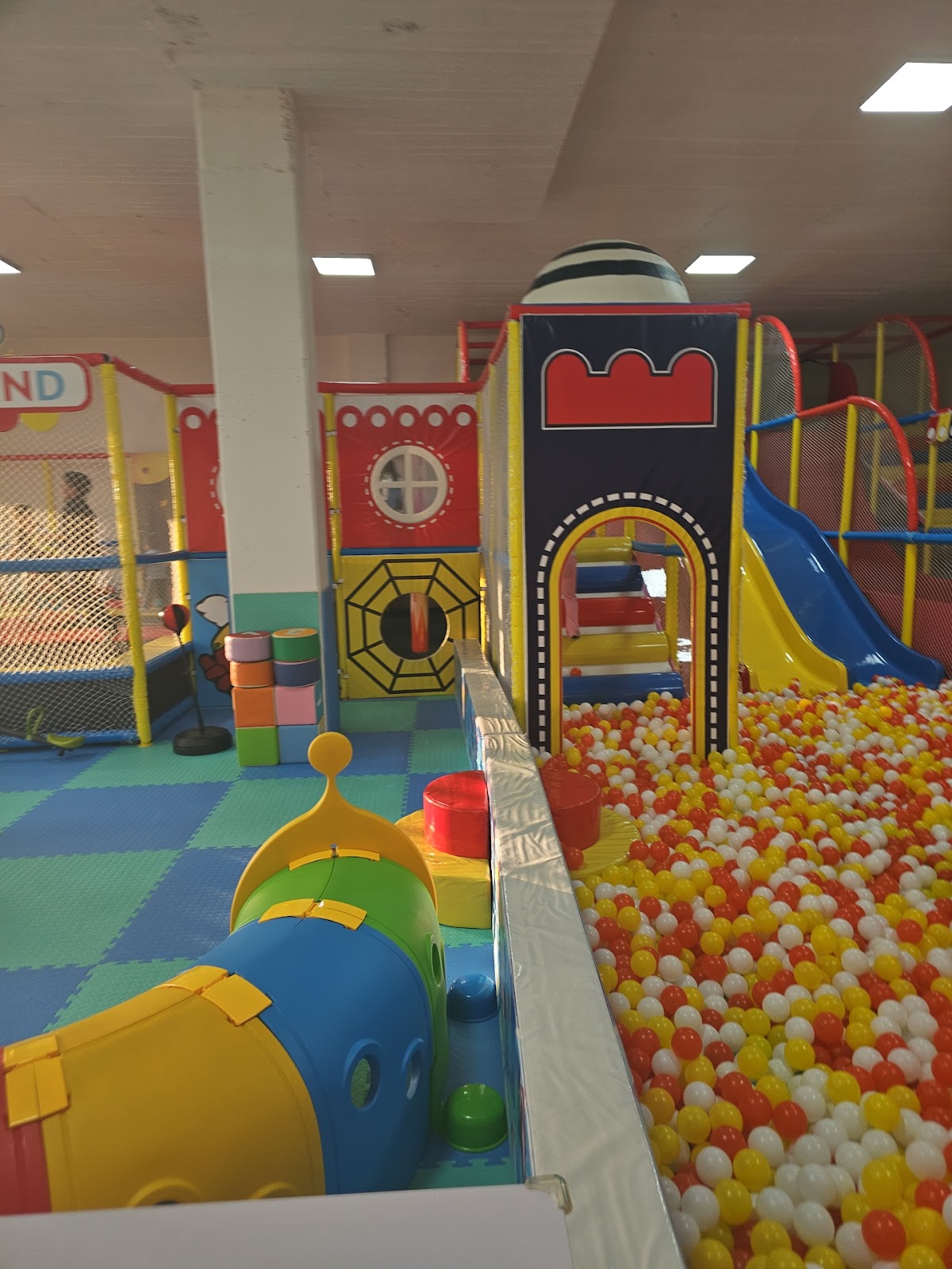 Wonderland Playground — photograph 5
