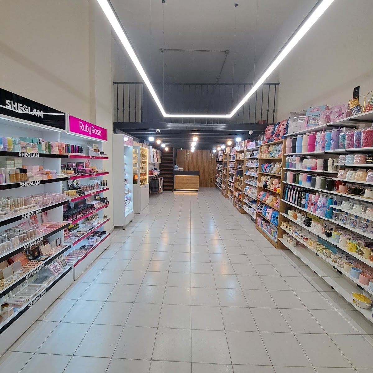 Gifty Shop — photograph 2