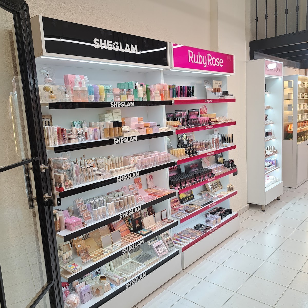 Gifty Shop — photograph 4