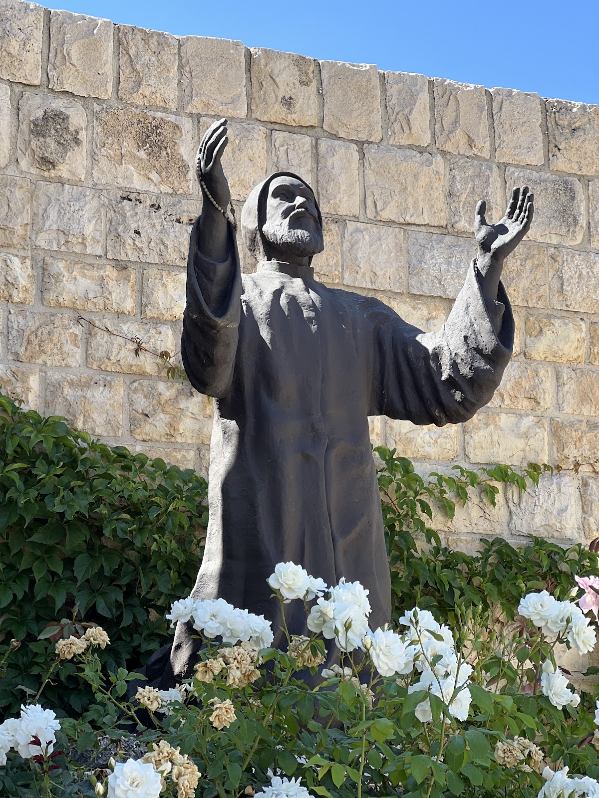 House and the Church of St. God's grace (Neamtallah) Hardini Lebanese Maronite Order — photograph 4