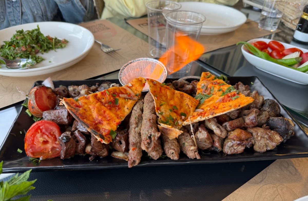 Fatfat Restaurant — photograph 2
