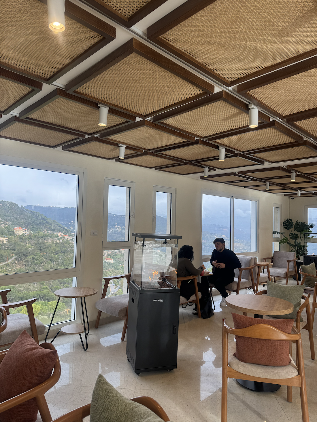 Locals Coffee House - Qabrchmoun