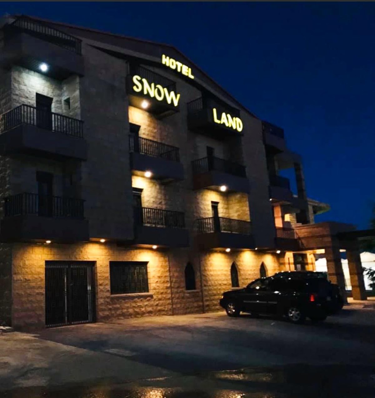 Snowland Hotel — photograph 4