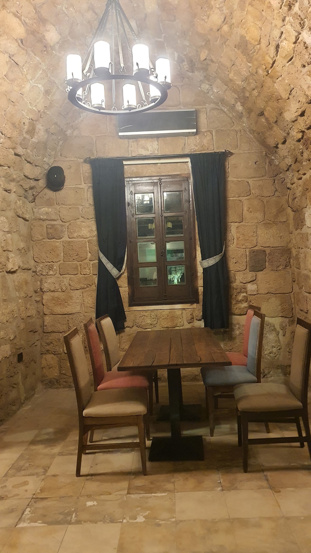 Hiram restaurant — photograph 2