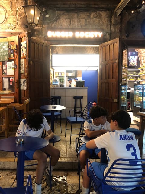 Burger Society — photograph 3