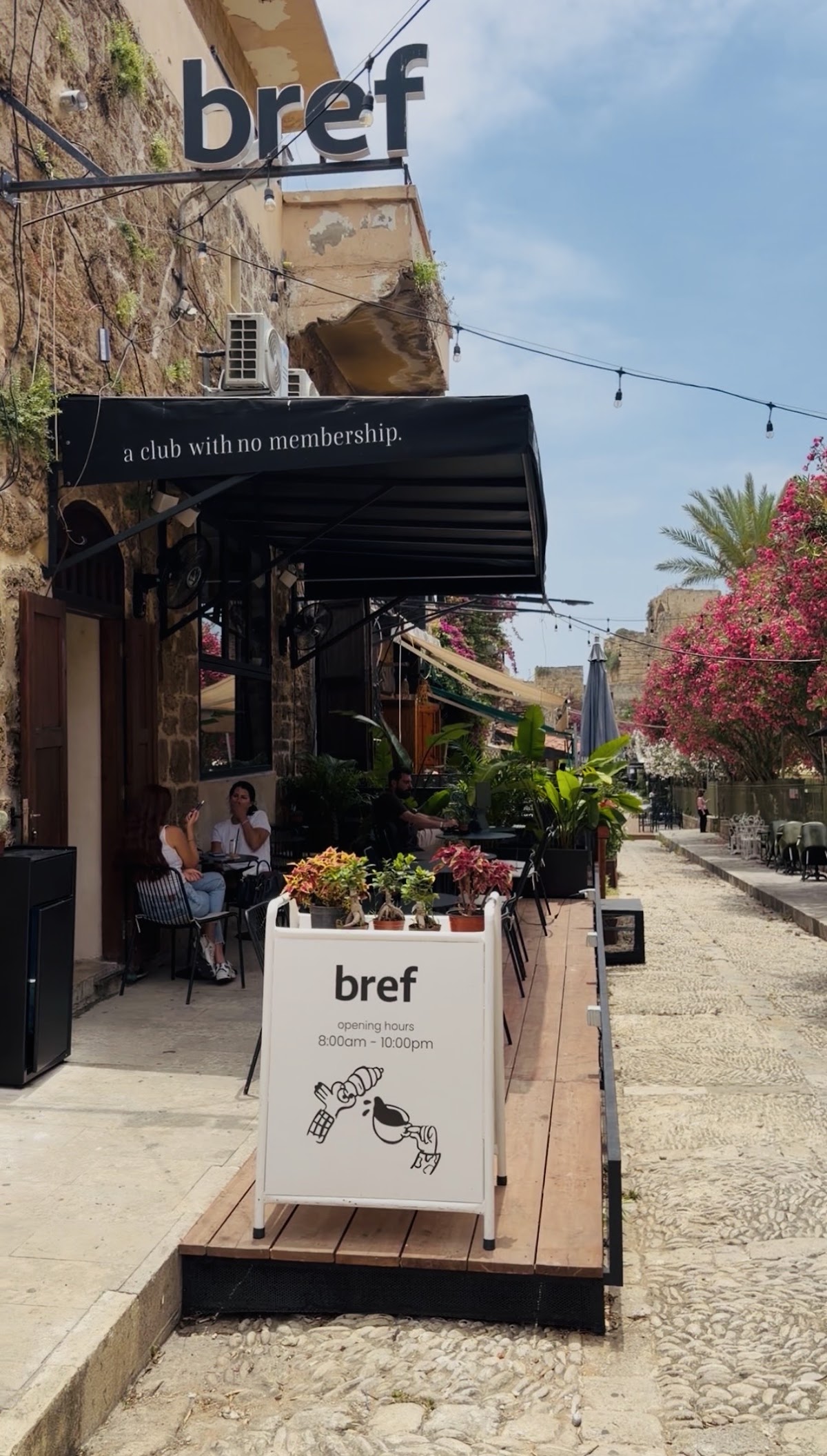 Bref — photograph 2