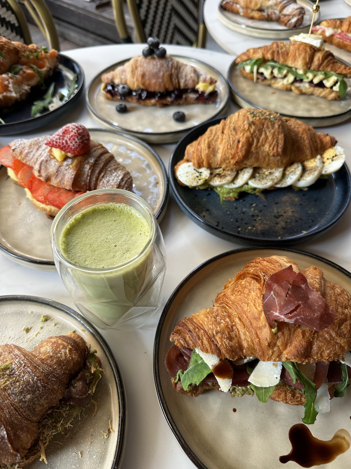 Croissant Bar — photograph 2