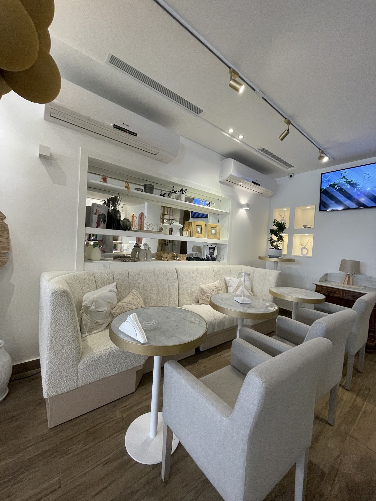 Kanel Boutique Cafe — photograph 3