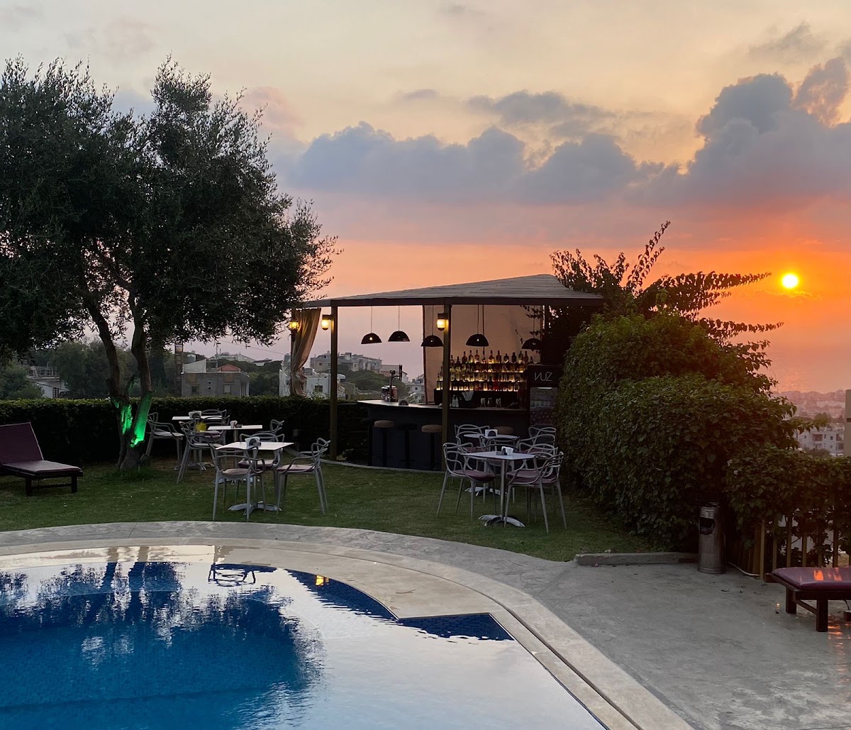 Vuz Hotel — photograph 2