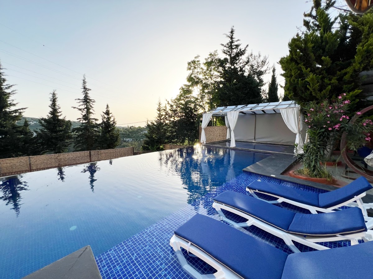 The Horizon Chalet and Pool