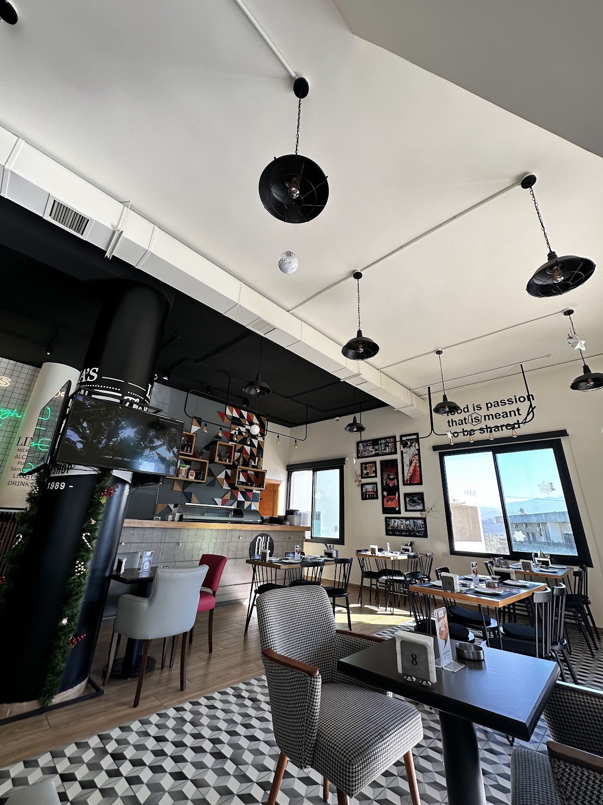 Lina's — photograph 6