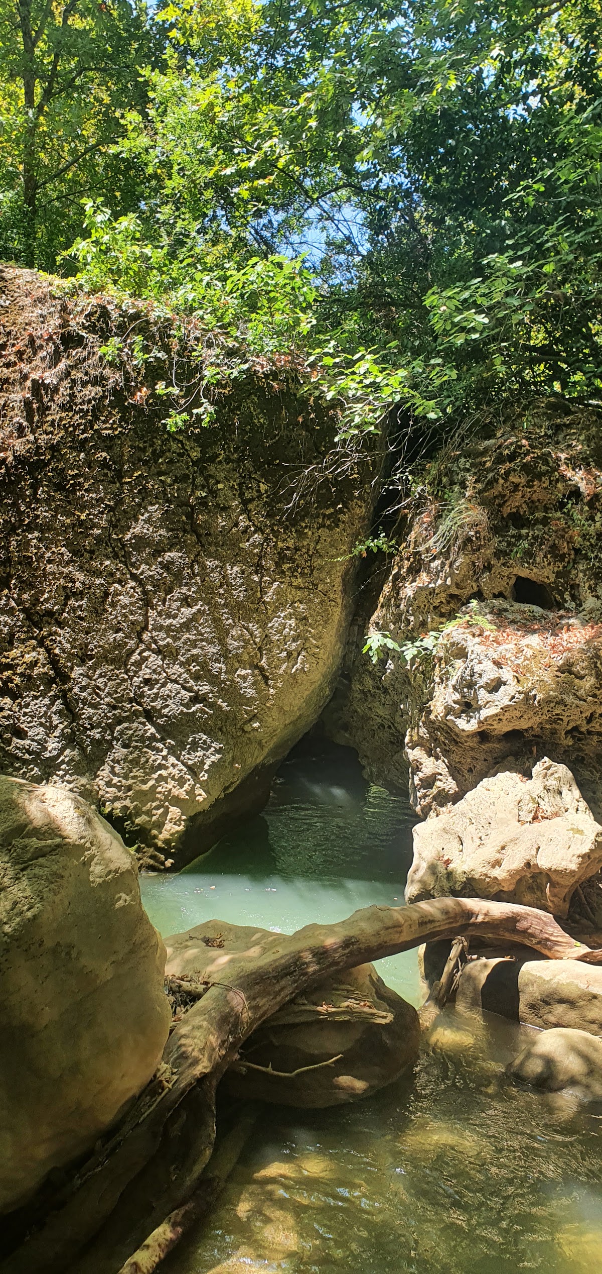 Rechmaya Waterfall — photograph 2