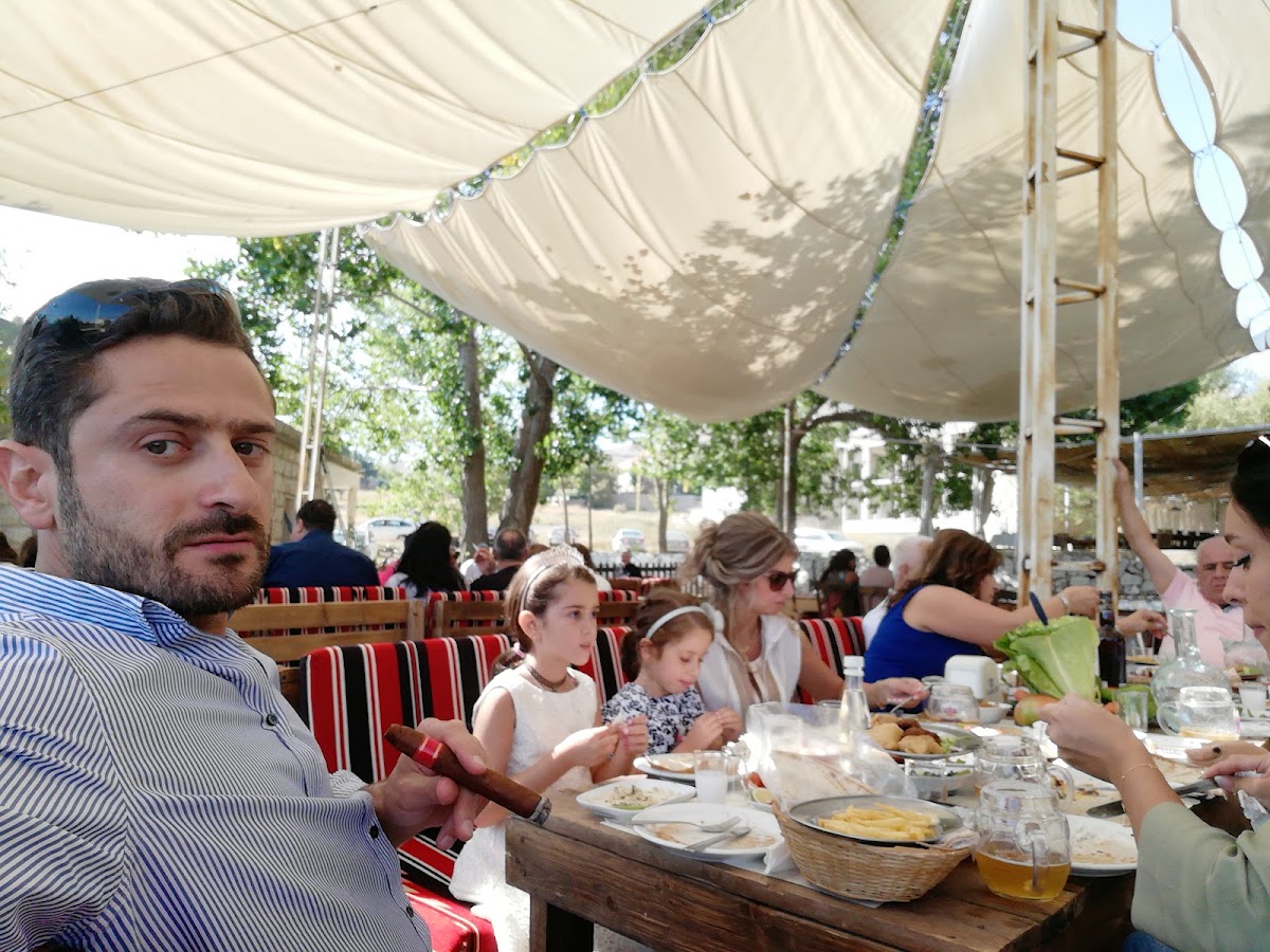 Al Arraj Restaurant — photograph 3