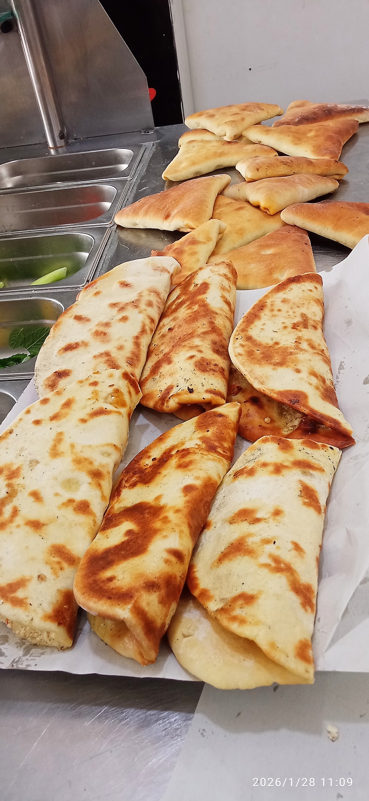 FAMILY PIZZA — photograph 2