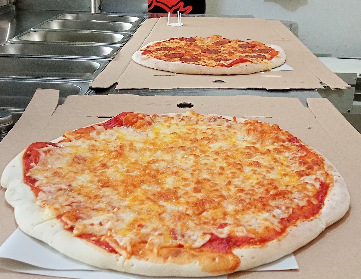 FAMILY PIZZA — photograph 3