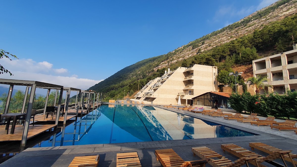 Le Tournant Hotel & Resort — photograph 3