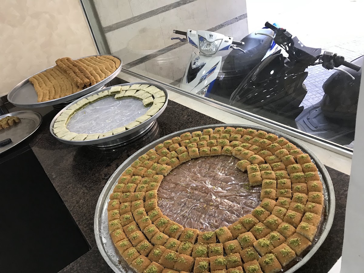 Al Daouk Sweets Tareek Jdeede — photograph 6