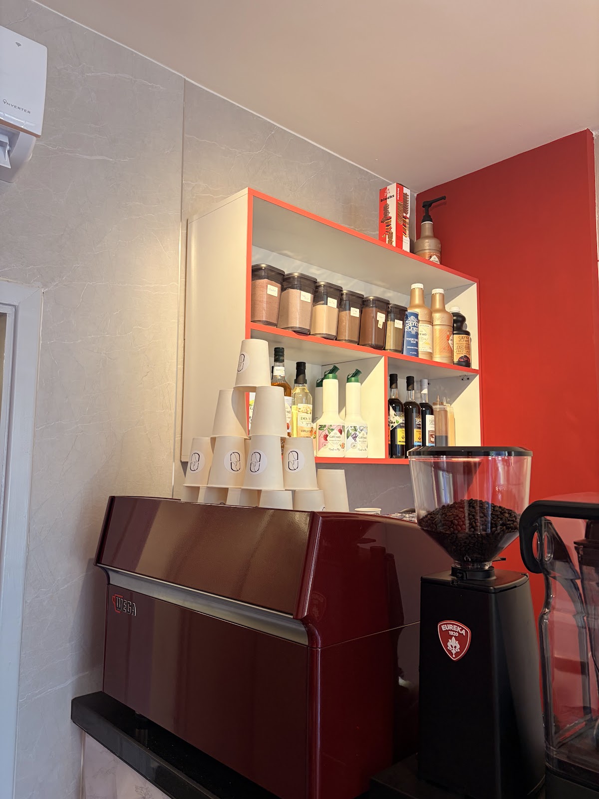 Véla coffee shop — photograph 2