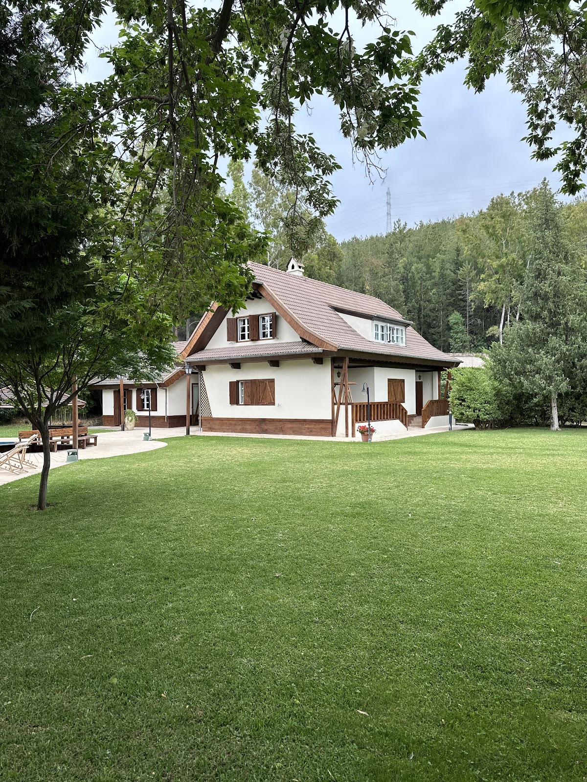 Kina Lodge — photograph 4