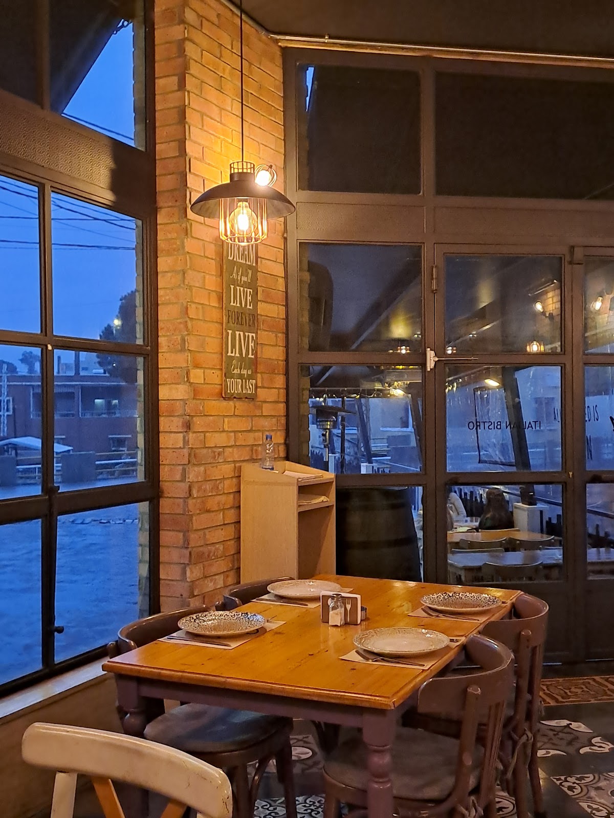 L’Oven Italian Bistro — photograph 6