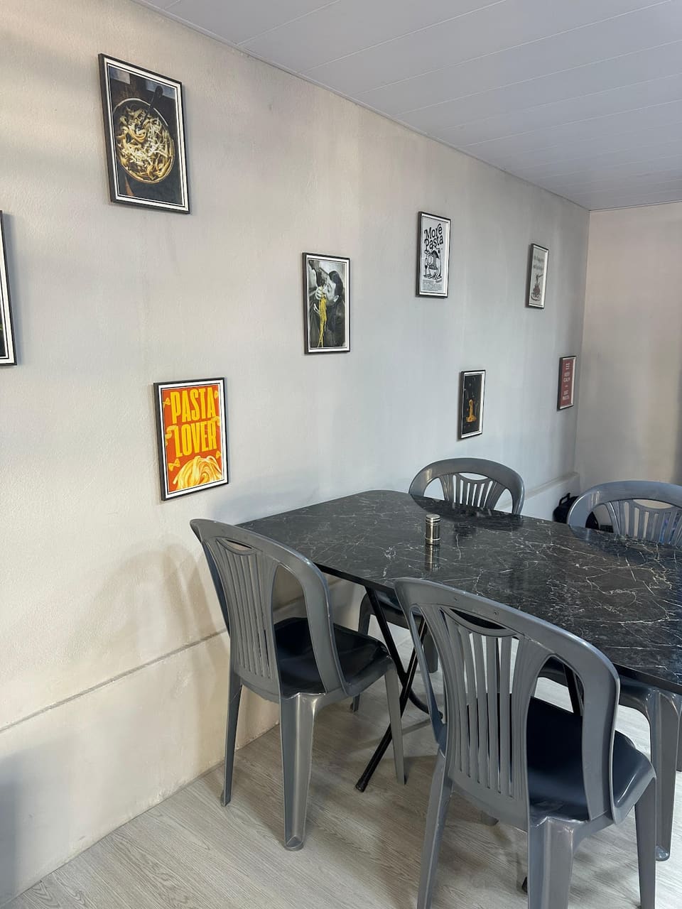 باستا و نص