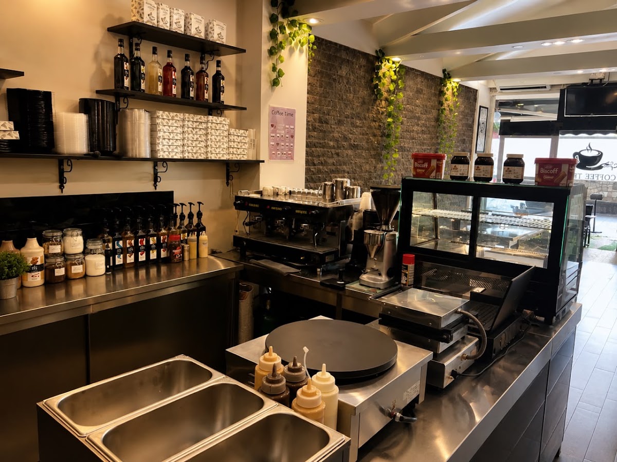 Coffee Time Lounge — photograph 2