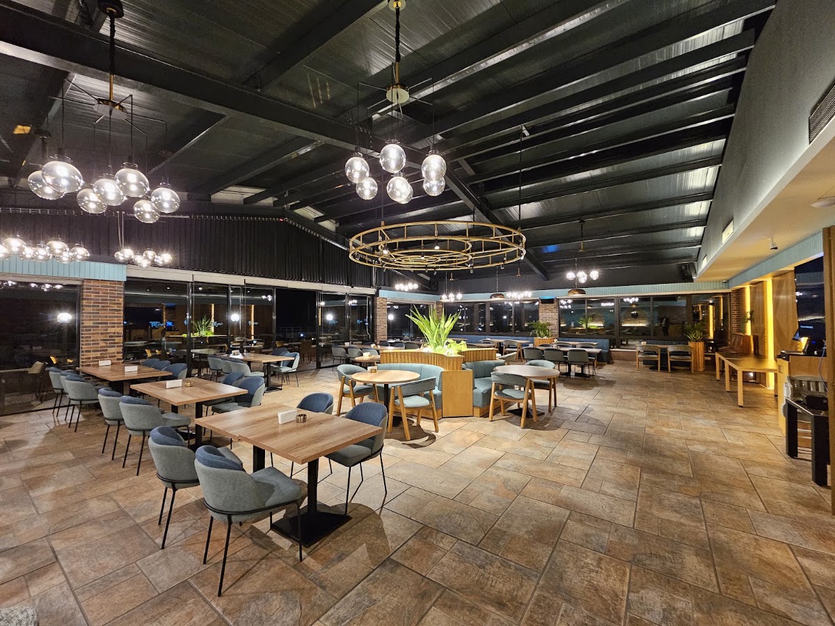 Moro Resto Cafe — photograph 3