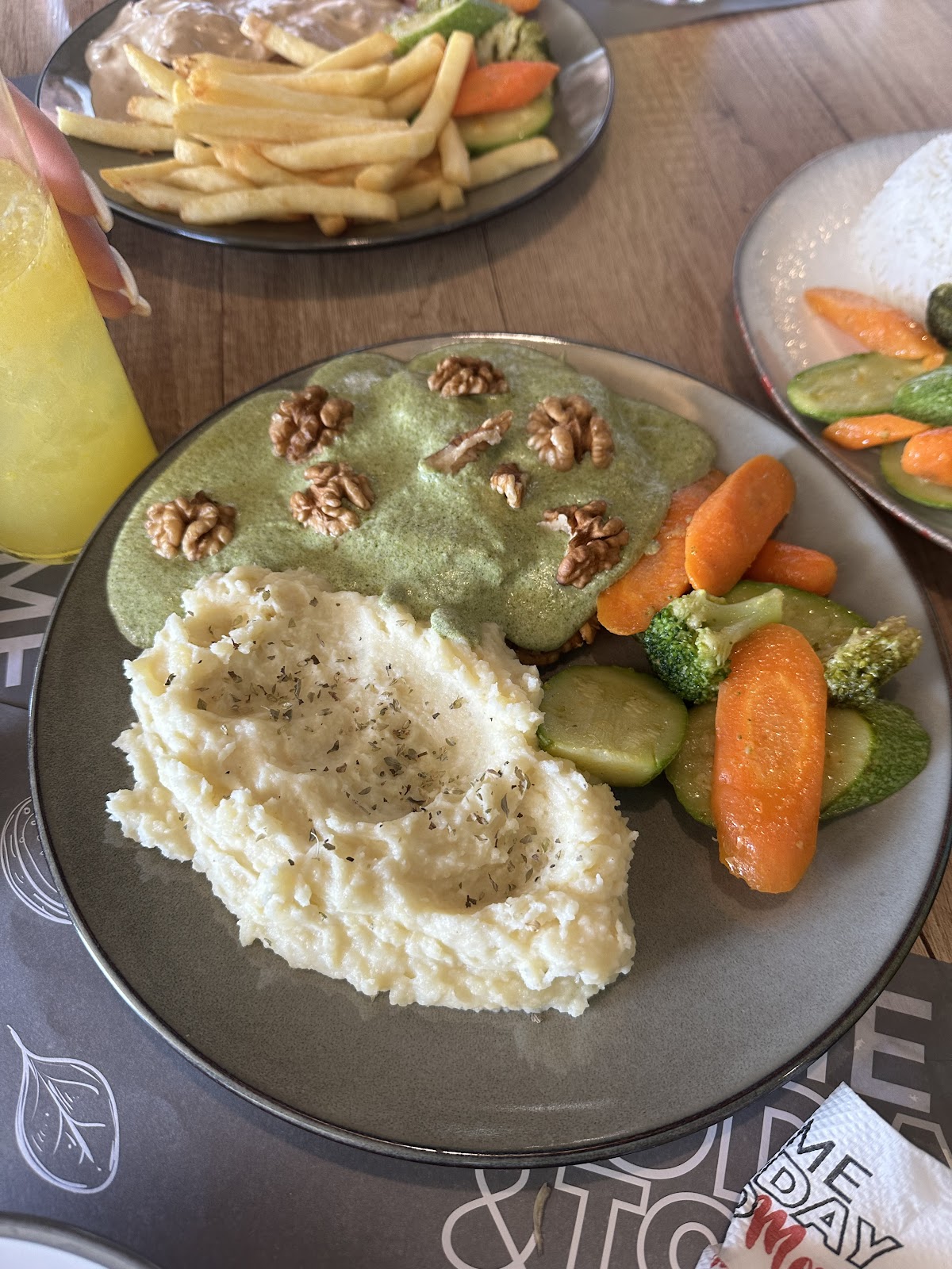 Moro Resto Cafe — photograph 5